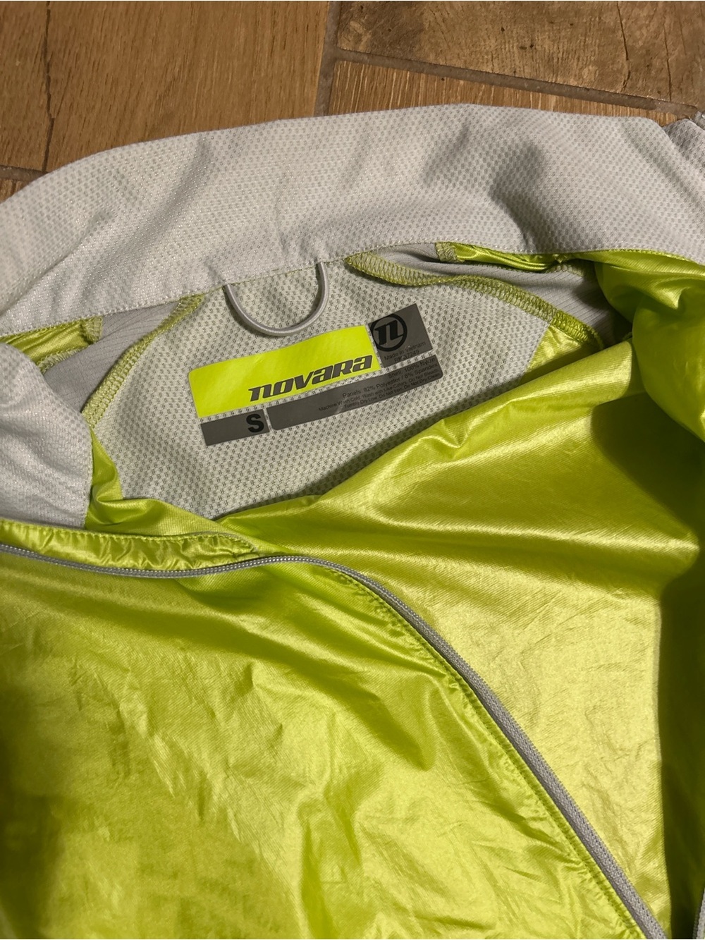 Novara Lightweight Jacket - Picture 2 of 3